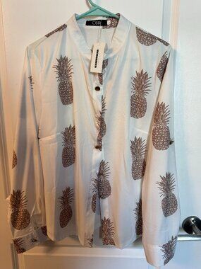 Beautiful white blouse with gold pineapples L